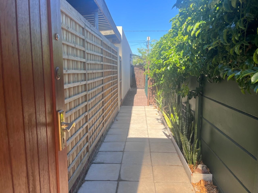 To Let 1 Bedroom Property for Rent in Pinelands Western Cape